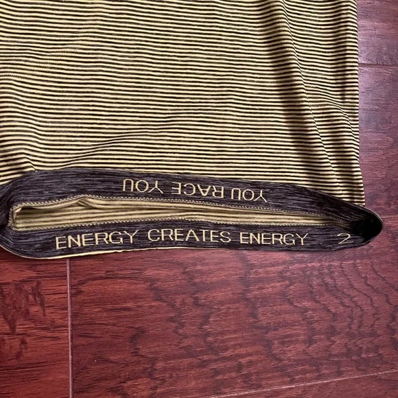 NWT Lululemon Swiftly Tech 2.0 Size 2 Yellow & Black Athletic Shirt (fitted) - Picture 9 of 9